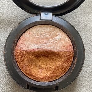 MAC Engaging Mineralize eye shadow